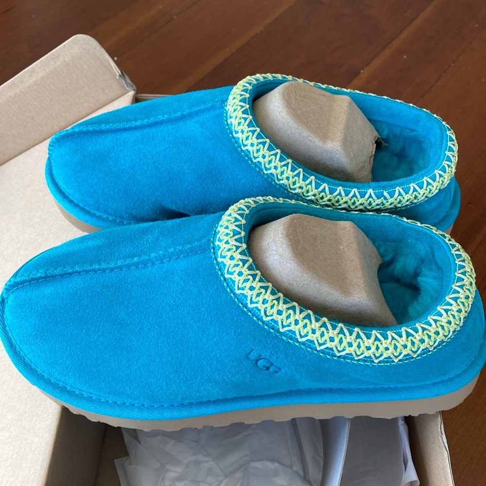NWT Ugg Tasman slippers
